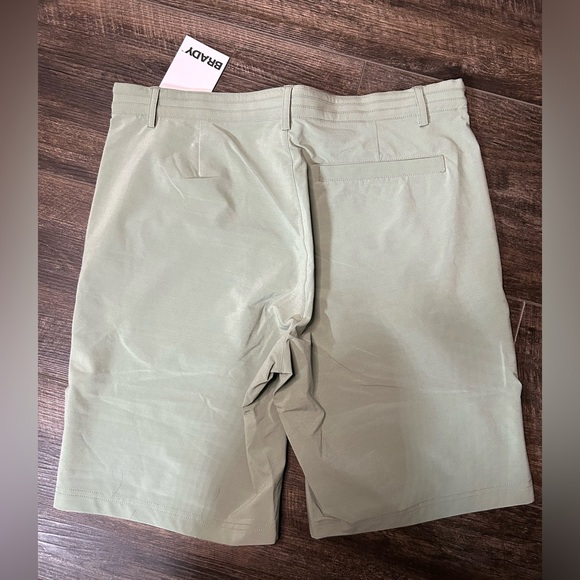 BRADY By Tom Brady Golf Shorts Sage Green - Picture 3 of 4